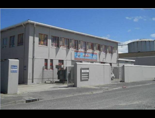 370M² FACTORY RENTED IN PAARDEN EILAND